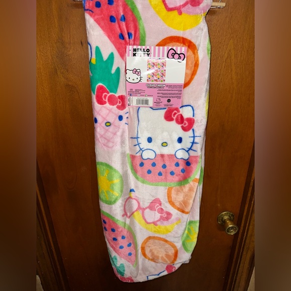 NEW Hello Kitty Fruit Cloud Plush Throw Blanket - Picture 1 of 4